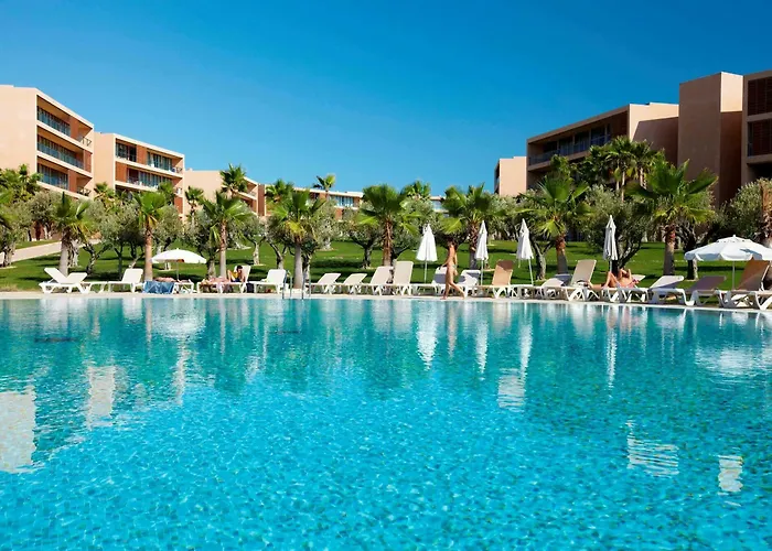 Aparthotel Nau Salgados Lagoas 4*