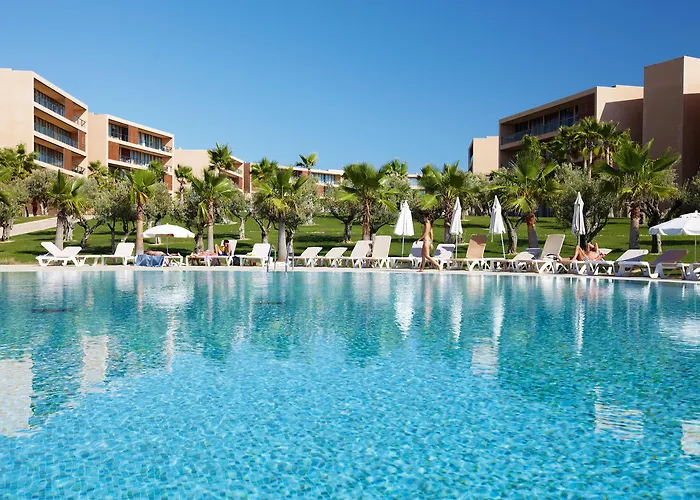 Nau Salgados Lagoas Aparthotel 4*